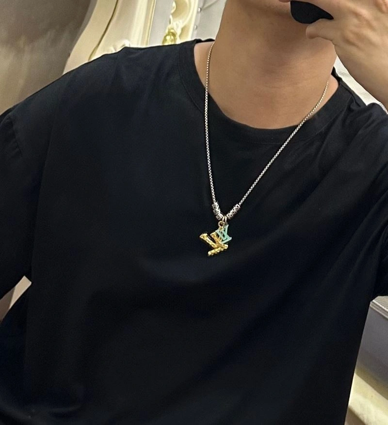 Neat Louis Vuitton Necklaces 250453