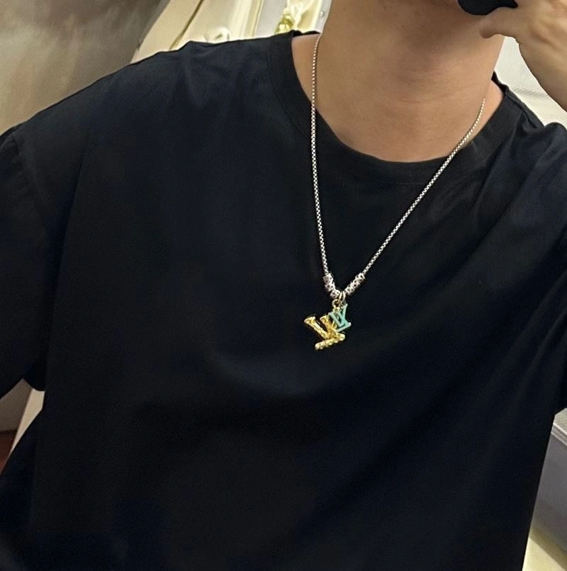 Neat Louis Vuitton Necklaces 250453