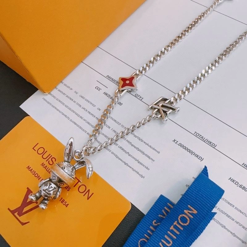 Louis Vuitton Necklaces FashionForward 250454