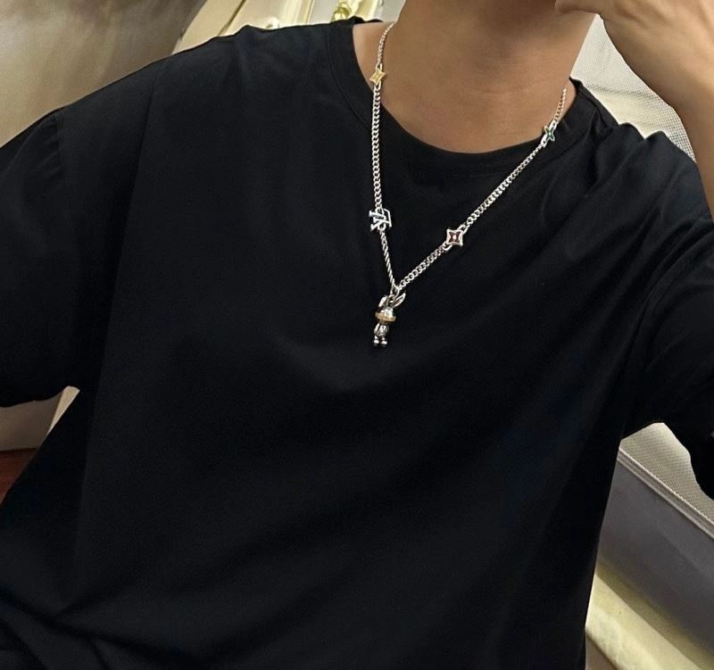 Louis Vuitton Necklaces FashionForward 250454