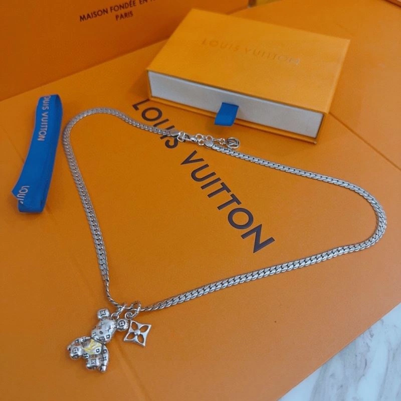 WaterResistant Louis Vuitton Necklaces 250448