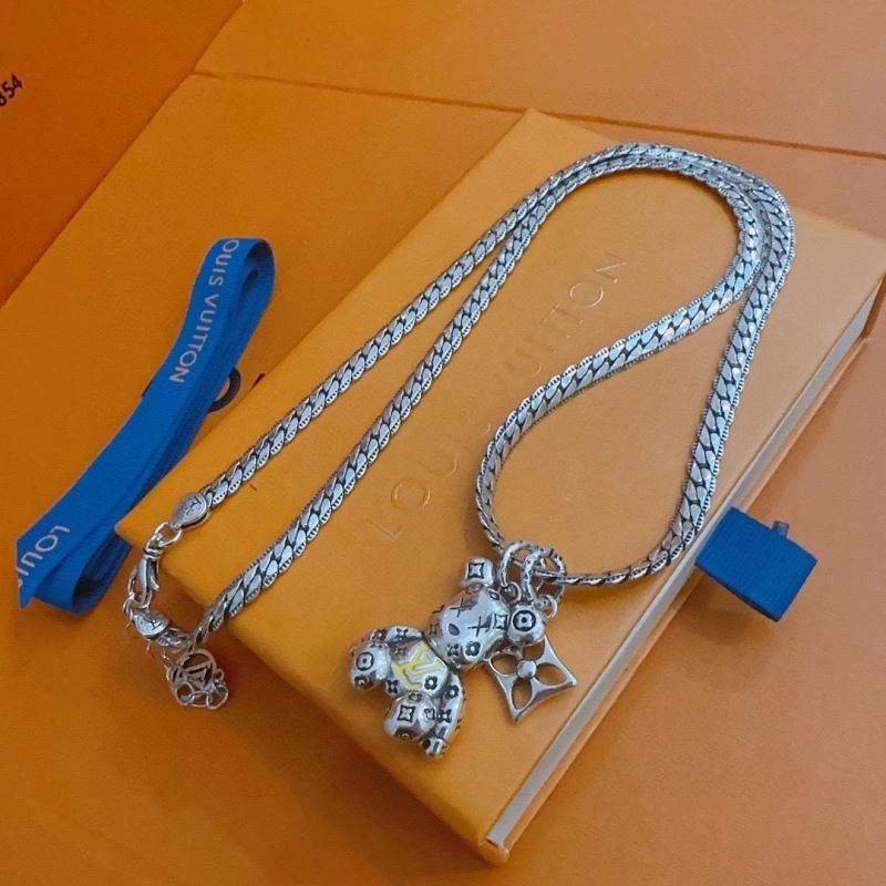 WaterResistant Louis Vuitton Necklaces 250448