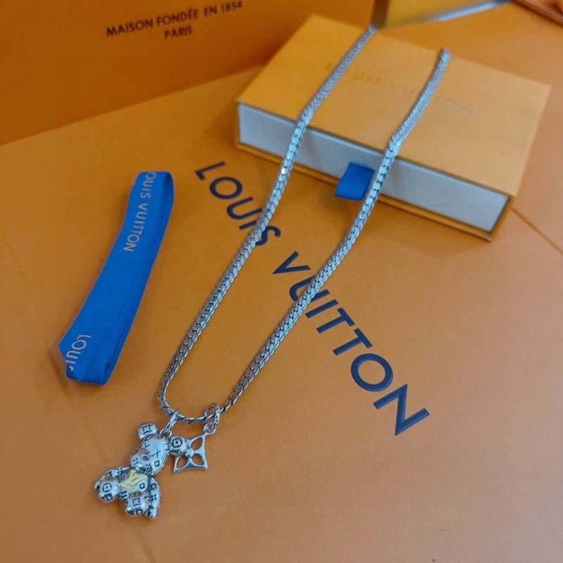 WaterResistant Louis Vuitton Necklaces 250448