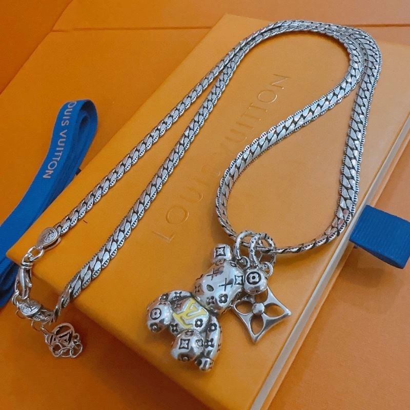 WaterResistant Louis Vuitton Necklaces 250448