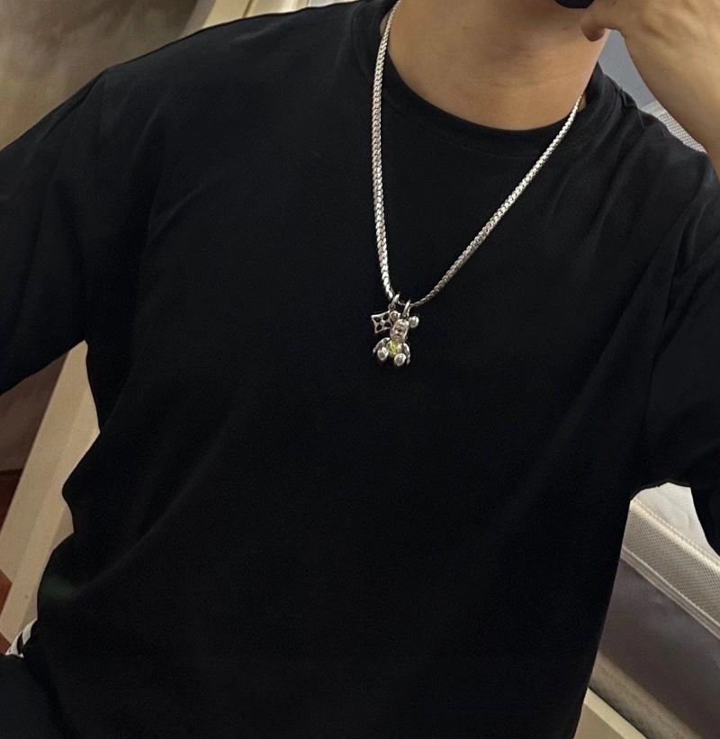 WaterResistant Louis Vuitton Necklaces 250448