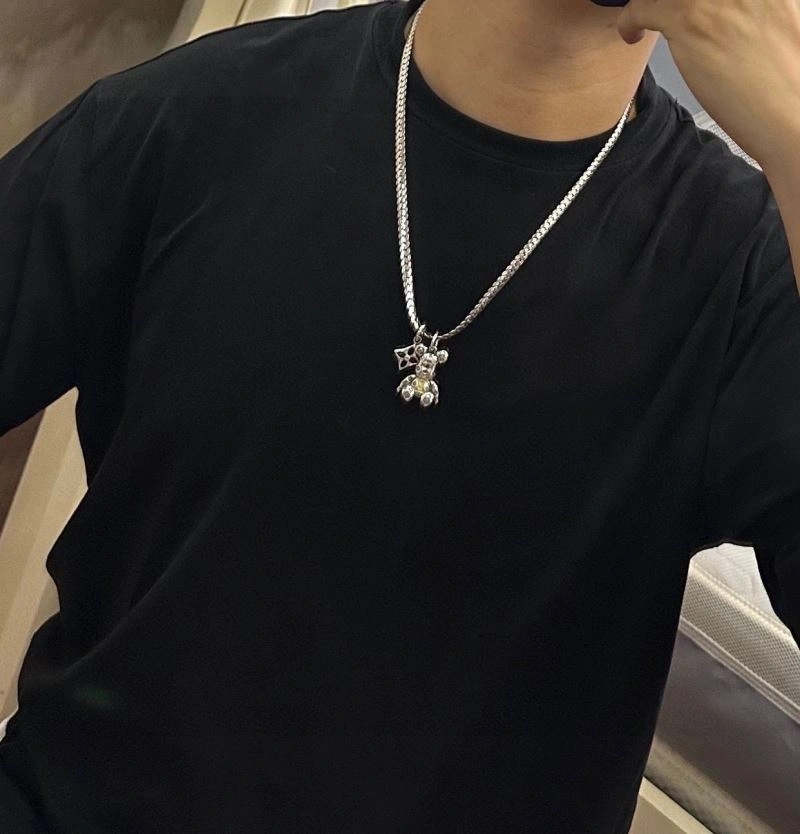 WaterResistant Louis Vuitton Necklaces 250448