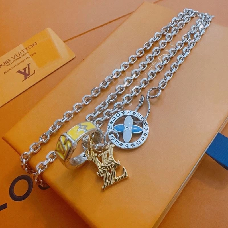 Louis Vuitton Necklaces Trendy 250472