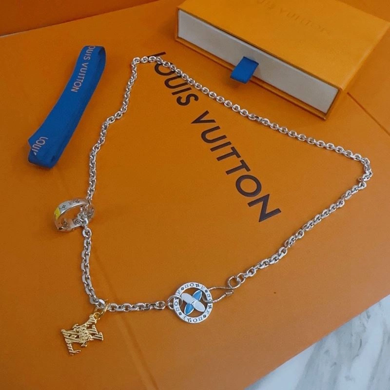 Louis Vuitton Necklaces Trendy 250472