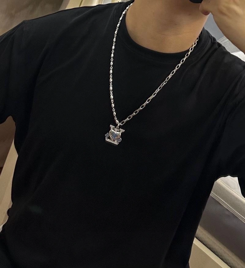 Louis Vuitton Necklaces ZipUp 250471