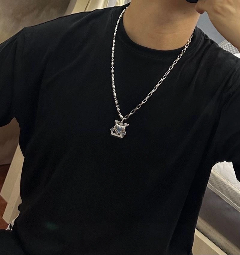 Louis Vuitton Necklaces ZipUp 250471