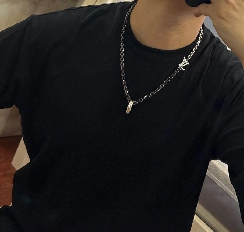 FastDry Louis Vuitton Necklaces 250477