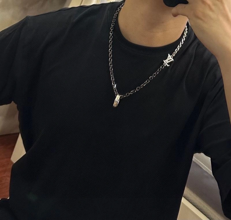 FastDry Louis Vuitton Necklaces 250477