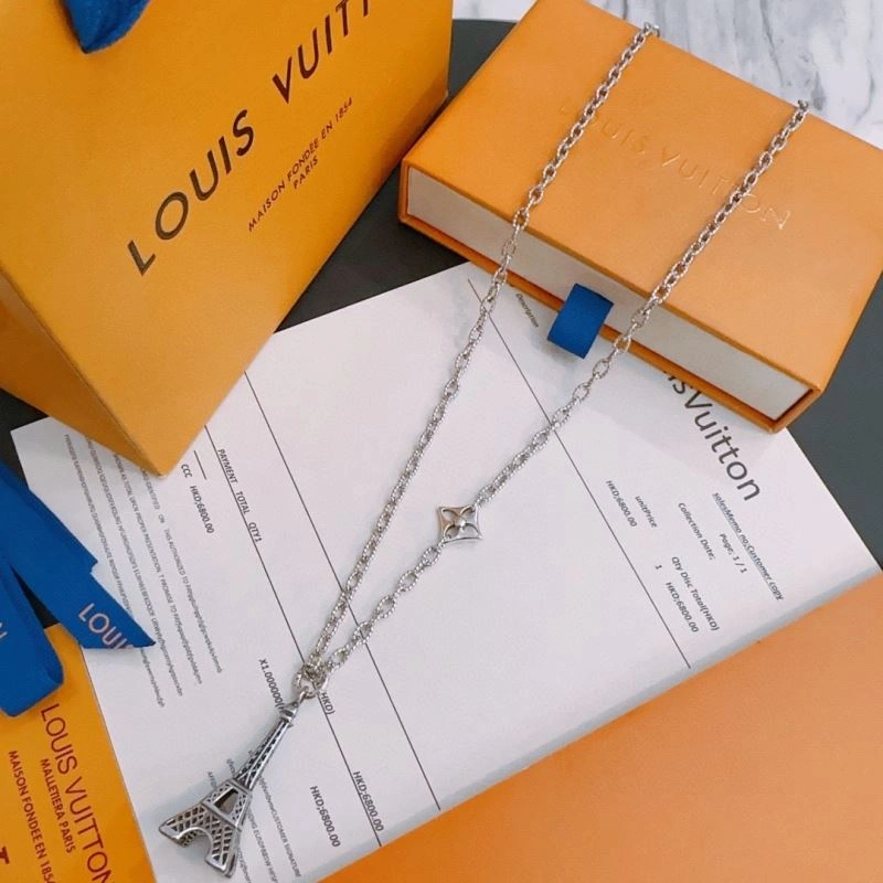 Functional Louis Vuitton Necklaces 250465