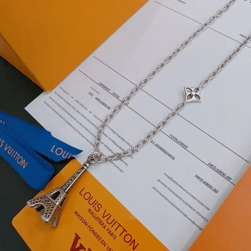 Functional Louis Vuitton Necklaces 250465