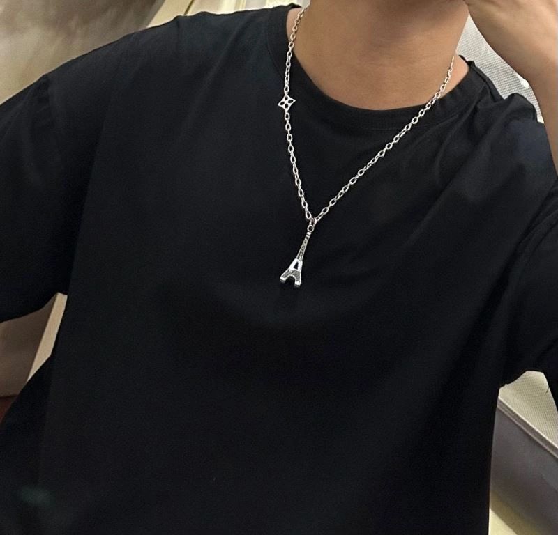 Functional Louis Vuitton Necklaces 250465