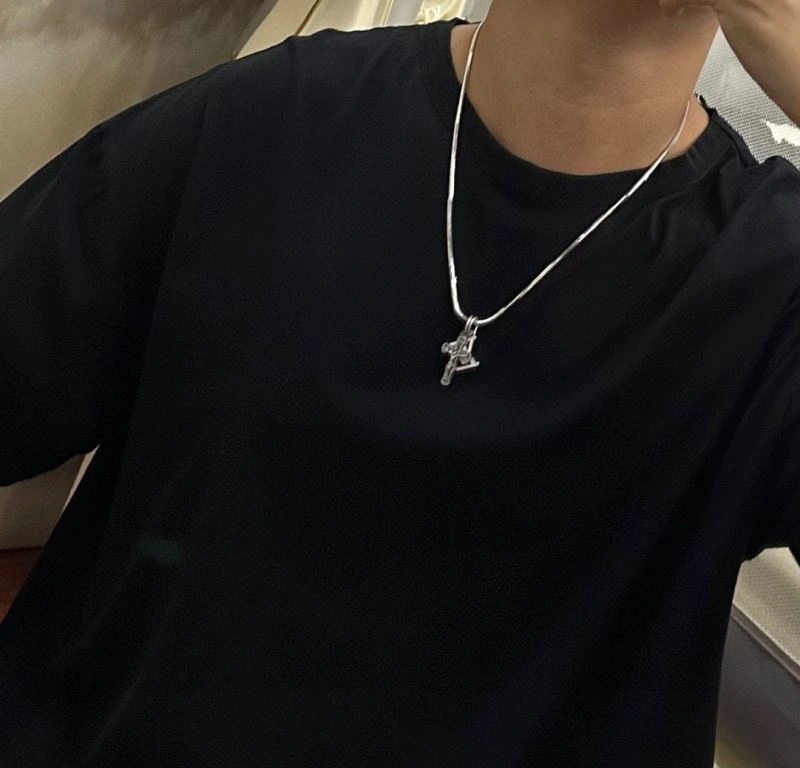 Lightweight Louis Vuitton Necklaces 250469