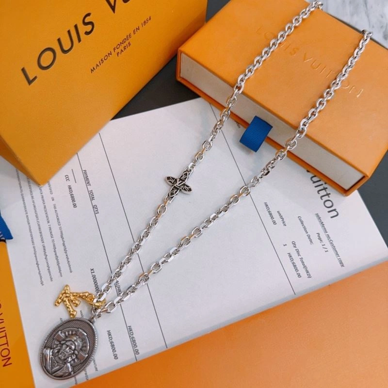 Snug Louis Vuitton Necklaces 250459