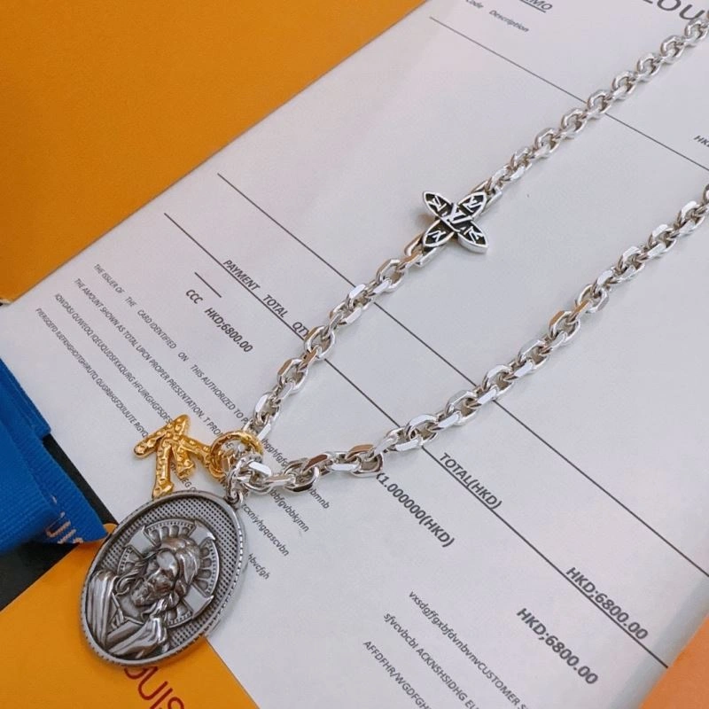 Snug Louis Vuitton Necklaces 250459
