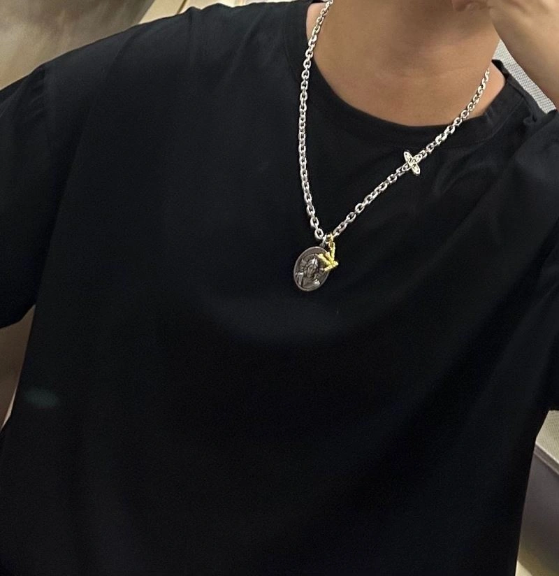 Snug Louis Vuitton Necklaces 250459