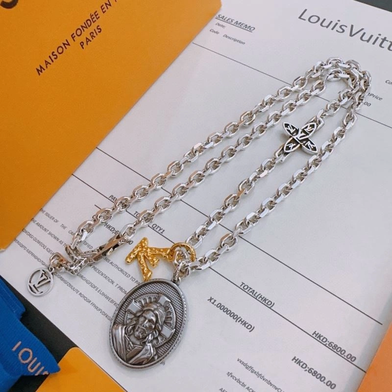 Snug Louis Vuitton Necklaces 250459