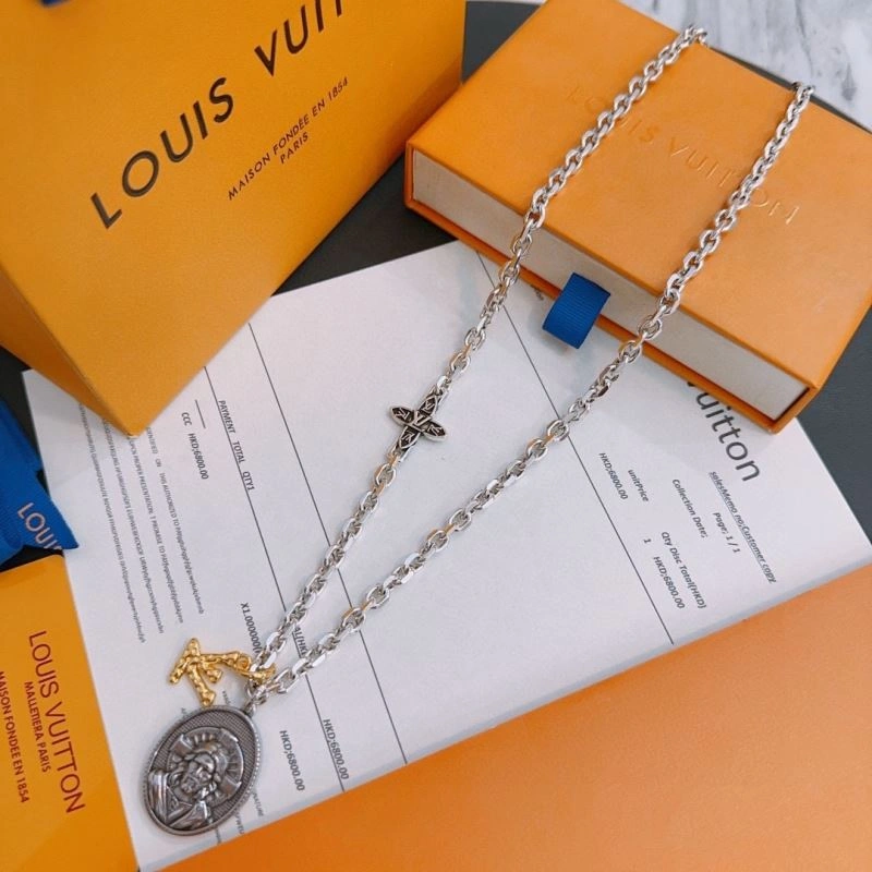 Snug Louis Vuitton Necklaces 250459