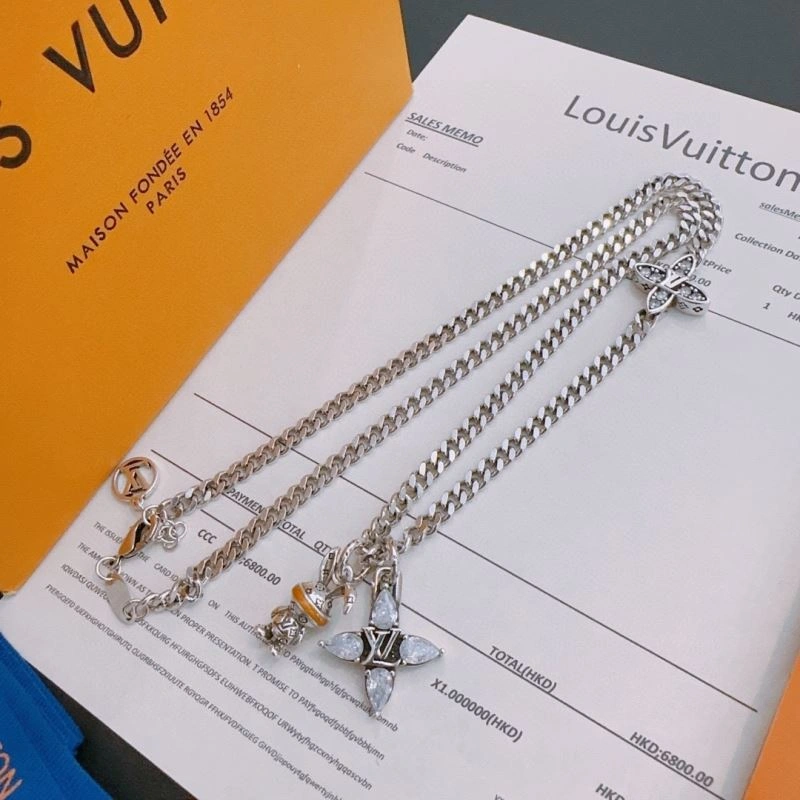Louis Vuitton Necklaces Effortless 250450