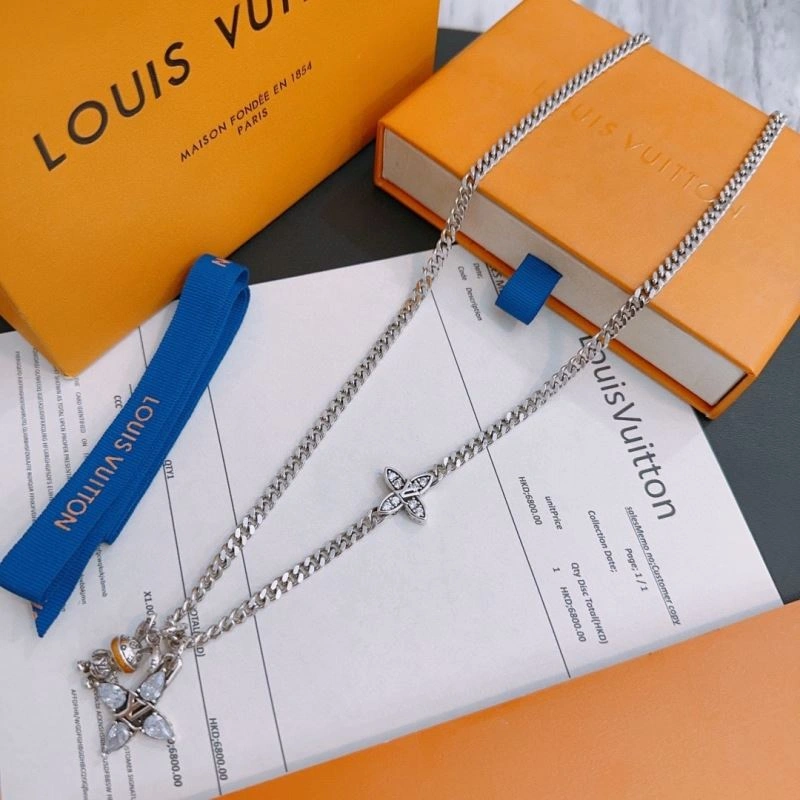 Louis Vuitton Necklaces Effortless 250450
