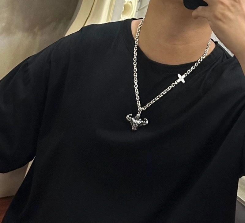 Bold Louis Vuitton Necklaces 250460