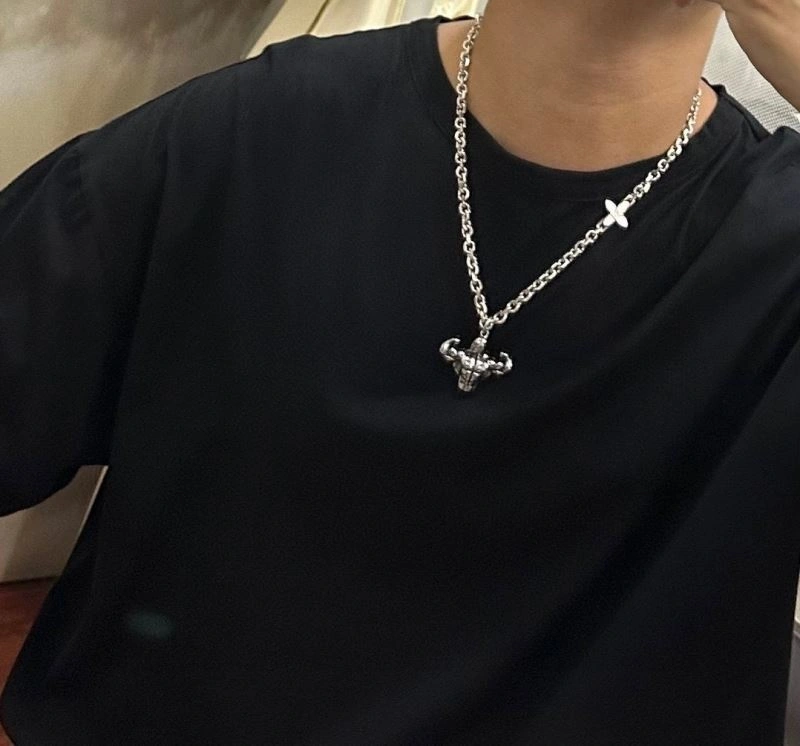 Bold Louis Vuitton Necklaces 250460