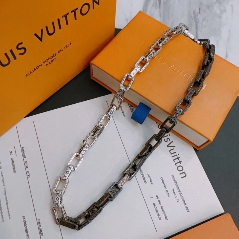Vibrant Louis Vuitton Necklaces 250473