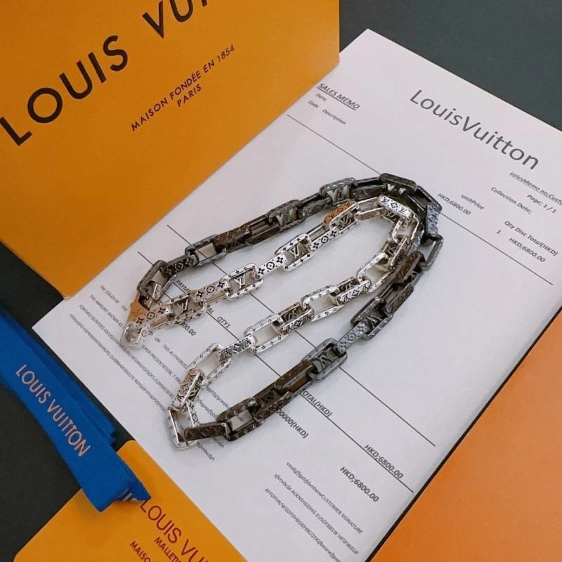 Vibrant Louis Vuitton Necklaces 250473