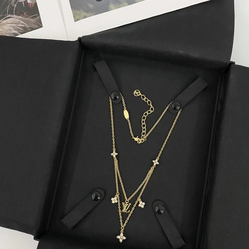 Casual Louis Vuitton Necklaces 250451