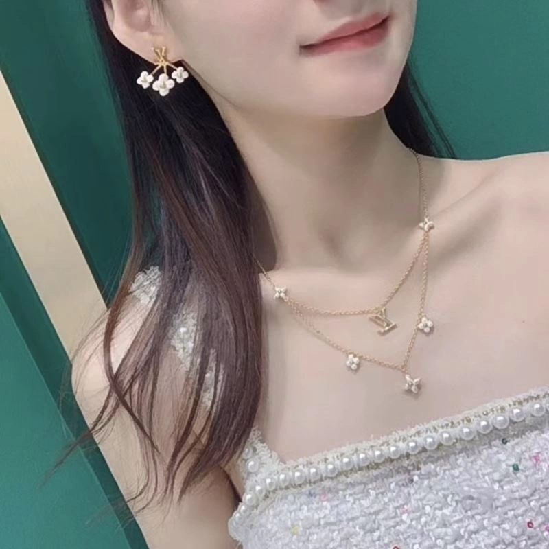 Casual Louis Vuitton Necklaces 250451