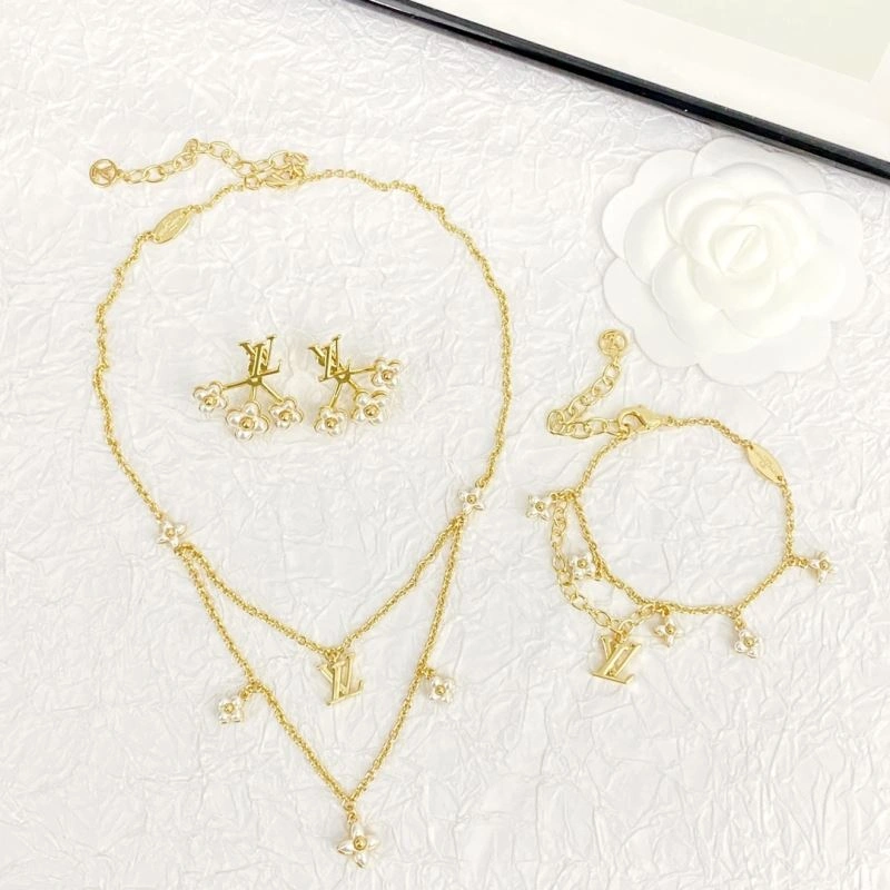 Casual Louis Vuitton Necklaces 250451