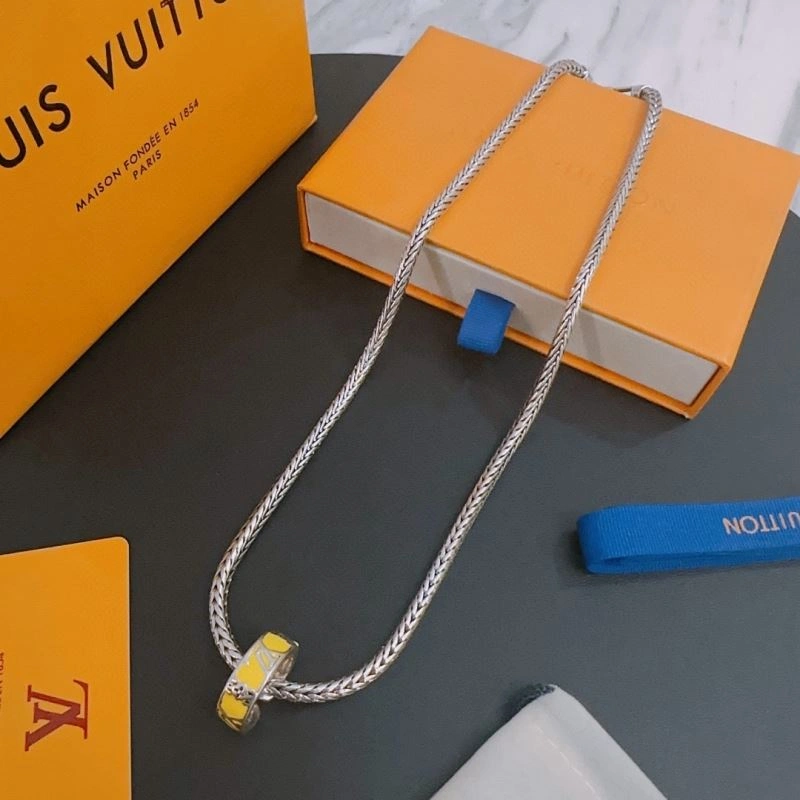 Louis Vuitton Necklaces Bright 250468