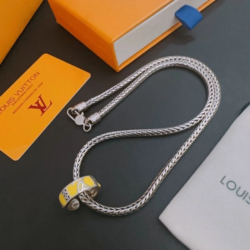 Louis Vuitton Necklaces Bright 250468