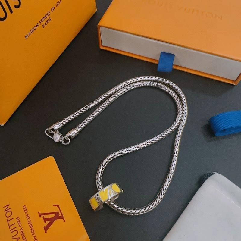 Louis Vuitton Necklaces Bright 250468