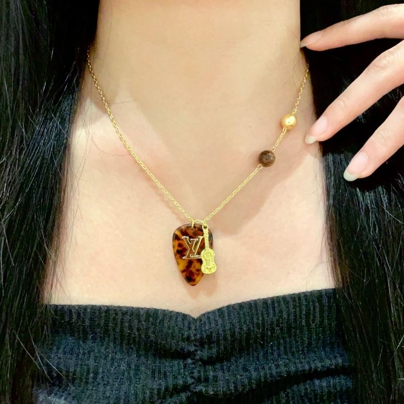 Louis Vuitton Necklaces Minimalist 250455