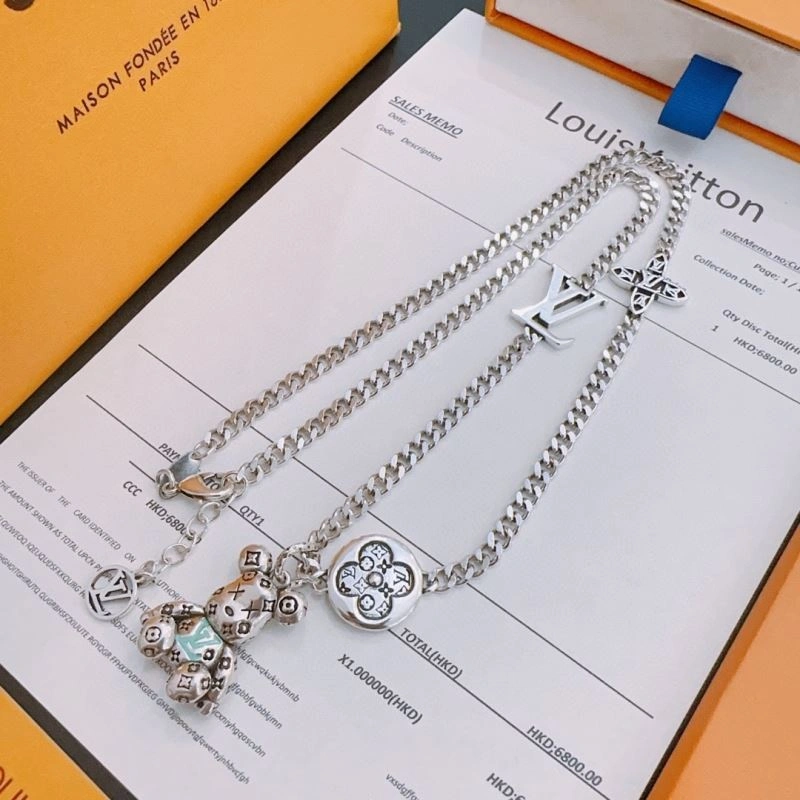 Versatile Louis Vuitton Necklaces 250442