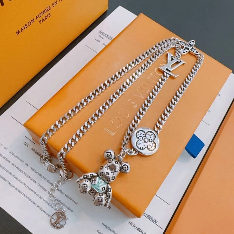 Versatile Louis Vuitton Necklaces 250442
