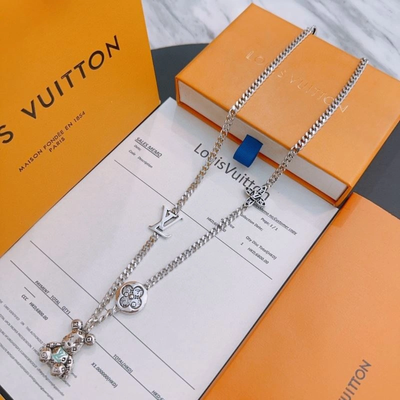 Versatile Louis Vuitton Necklaces 250442