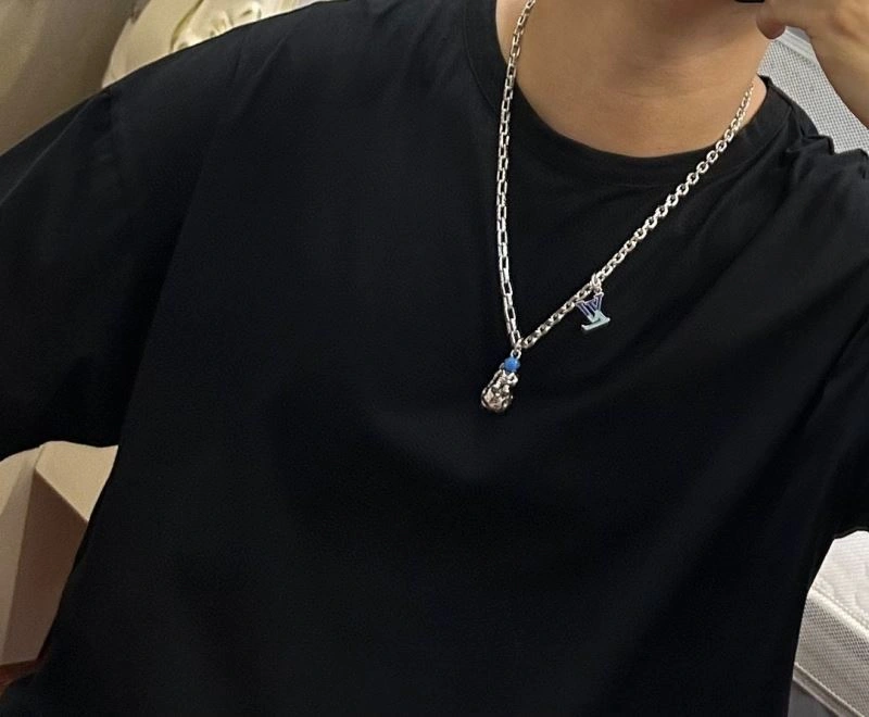 Louis Vuitton Necklaces Seasonal 250441