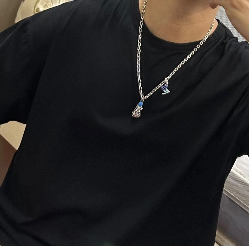 Louis Vuitton Necklaces Seasonal 250441