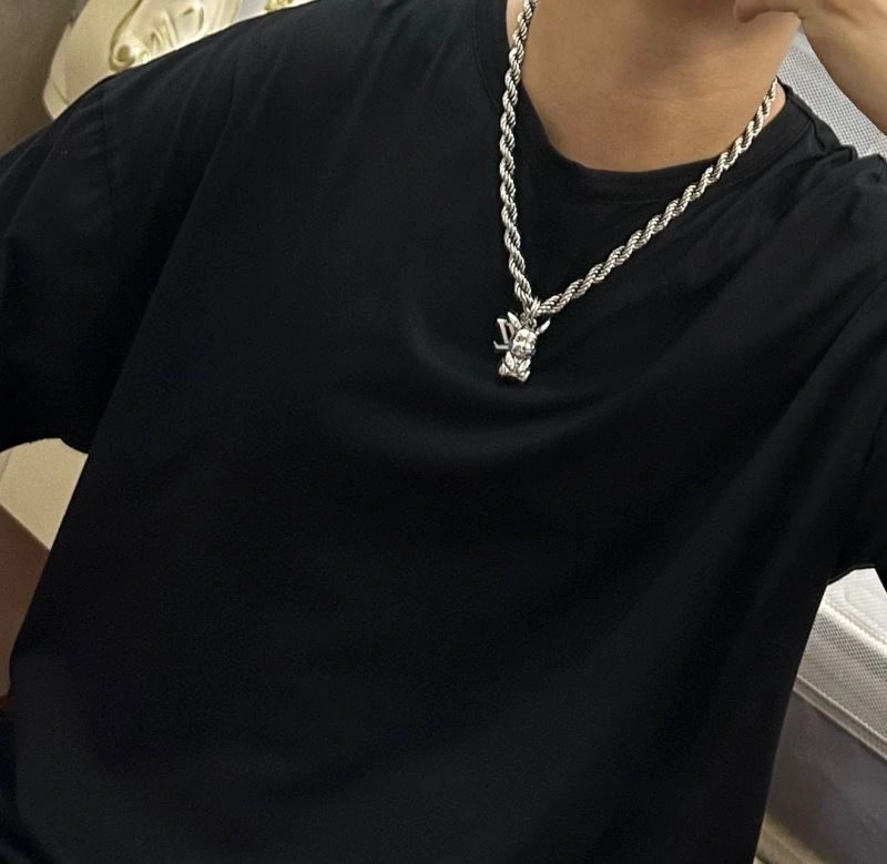 MultiPurpose Louis Vuitton Necklaces 250440