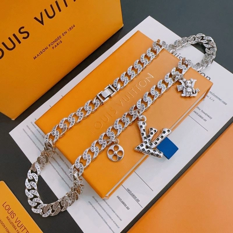 Louis Vuitton Necklaces TravelReady 250439