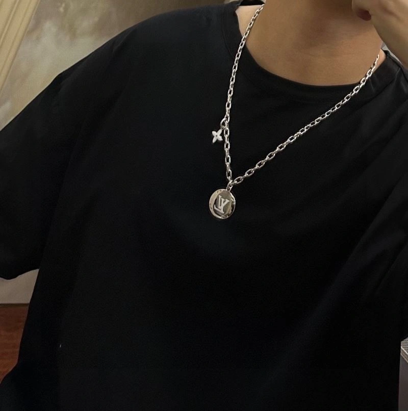 Louis Vuitton Necklaces MoistureWicking 250413