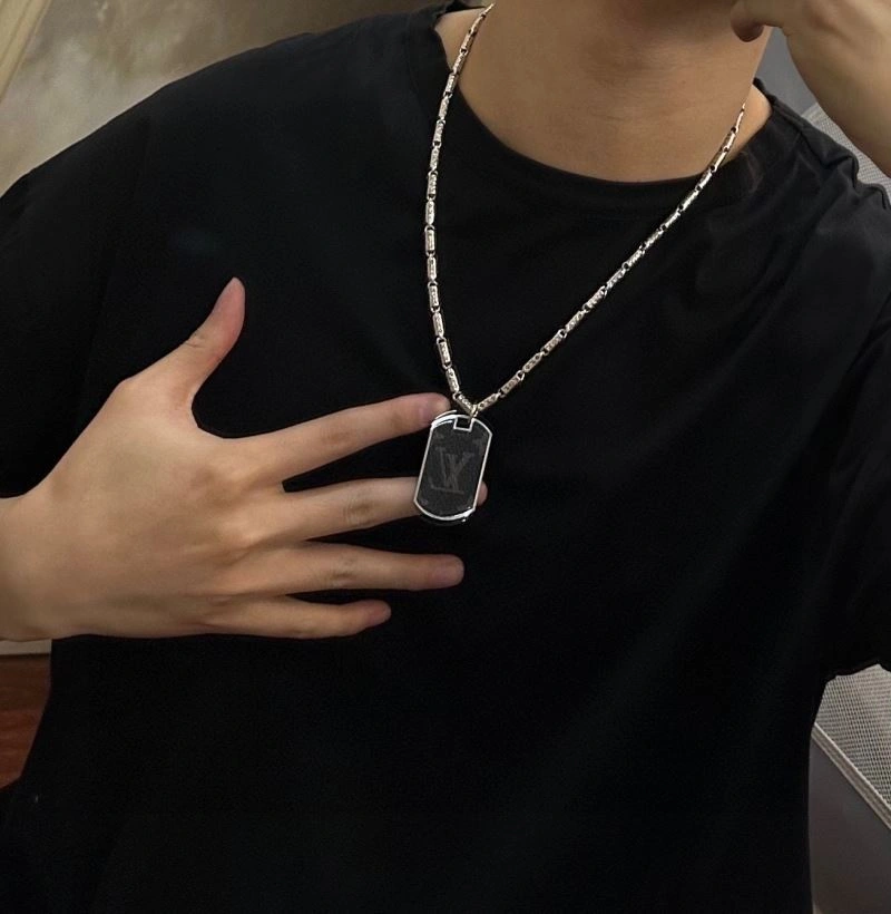 Thermal Louis Vuitton Necklaces 250421