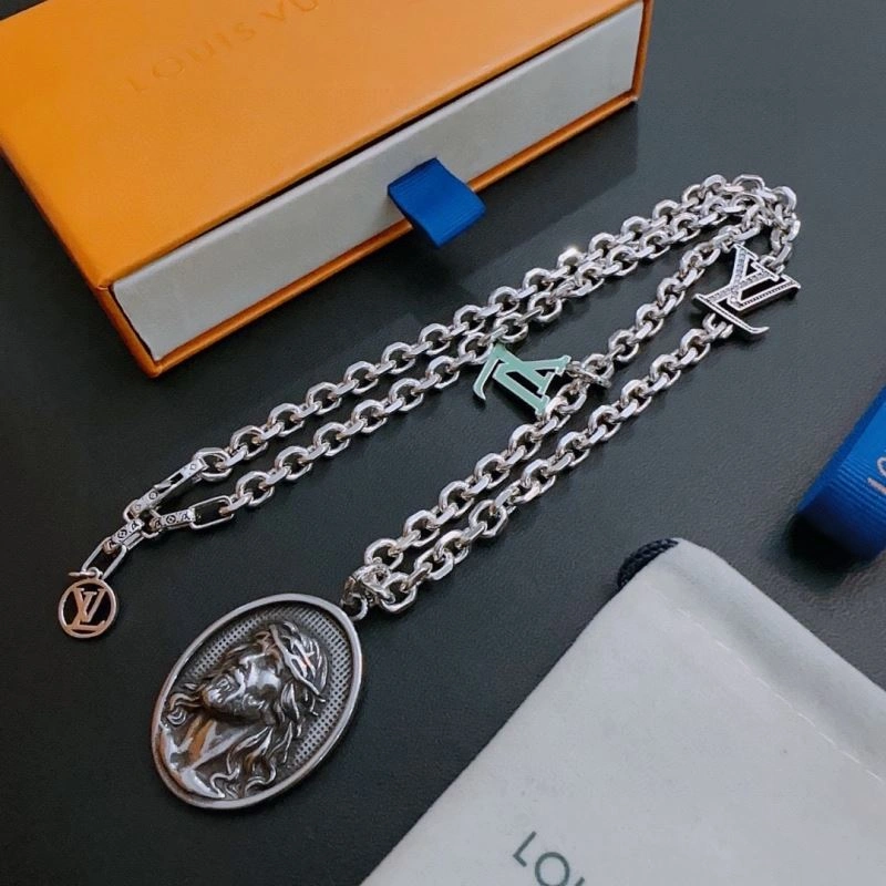 Comfortable Louis Vuitton Necklaces 250407