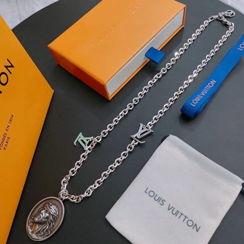 Comfortable Louis Vuitton Necklaces 250407