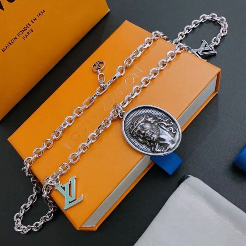 Comfortable Louis Vuitton Necklaces 250407